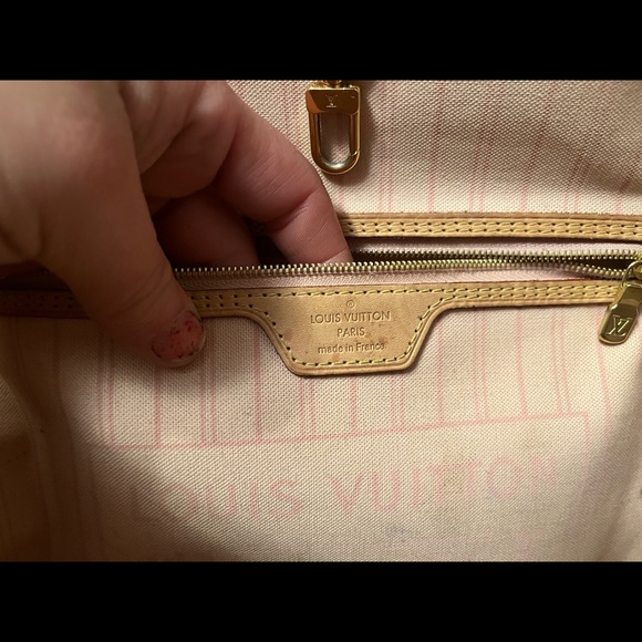 LV Damier Azur purchased in March 2021 includes box, dustbag, and receipt! - Picture 7 of 8